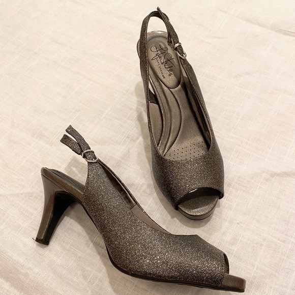 Life Stride Silver Heels - Picture 2 of 3